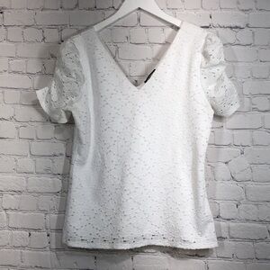Express short sleeve in lace